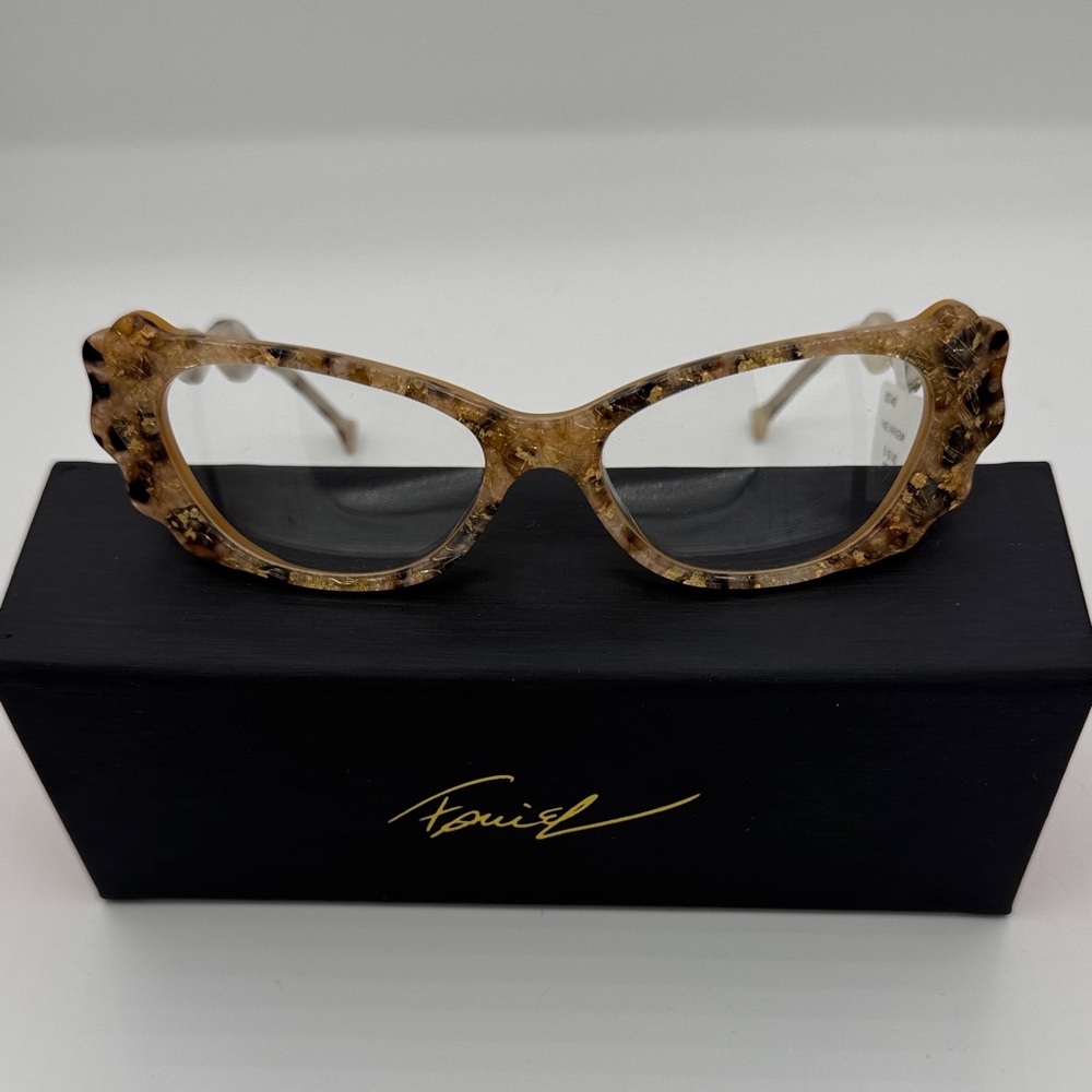 Elegant Leopard Print Cat-Eye Glasses